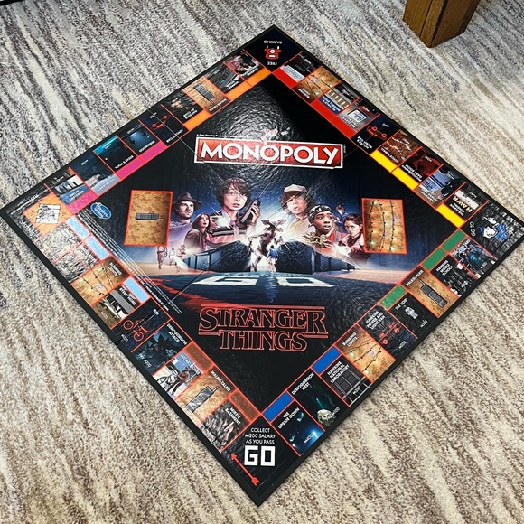 Stranger Things Monopoly board game - Picture 5 of 6